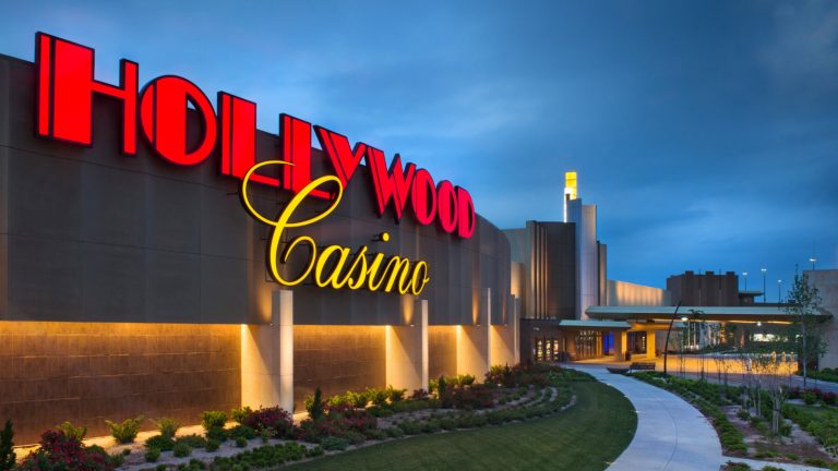 hollywood casino age limit